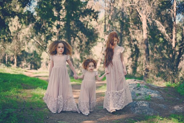 ⁦שמלת שושבינה ורודה לתינוקת אדווינה⁩ – תמונה ⁦2⁩